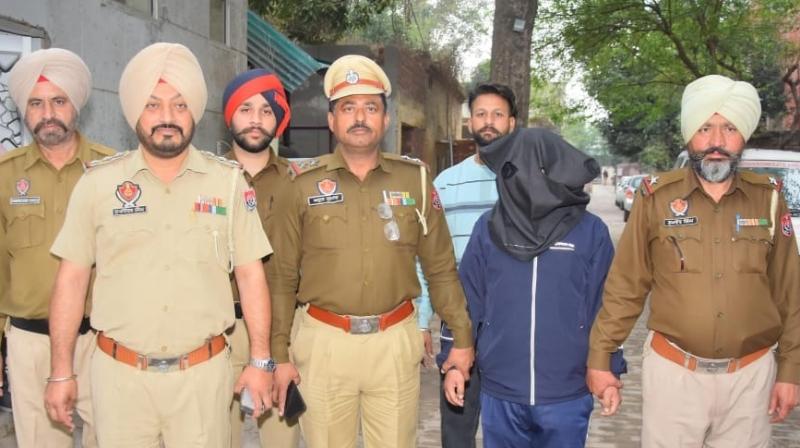 Fake army officer caught in Amritsar News in punjabi Fake army officer caught in Amritsar News in punjabi