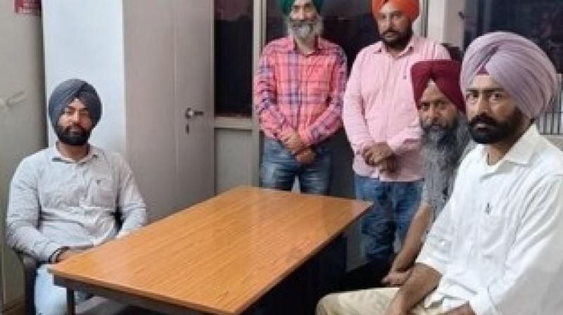 Lakha Sidhana and Amitoj Mann detained in Sector 3 police station of Chandigarh Lakha Sidhana and Amitoj Mann detained in Sector 3 police station of Chandigarh