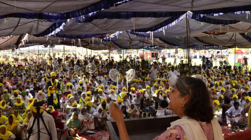 Farmers and farm workers are still standing for the third day in the agricultural policy front Farmers and farm workers are still standing for the third day in the agricultural policy front