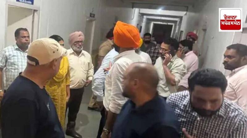 During the Vigilance raid, Rs 24 lakh was recovered from the Raikot SDM office During the Vigilance raid, Rs 24 lakh was recovered from the Raikot SDM office
