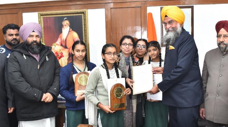 Vidhan Sabha Speaker advised the students to read the syllabus as well as other books