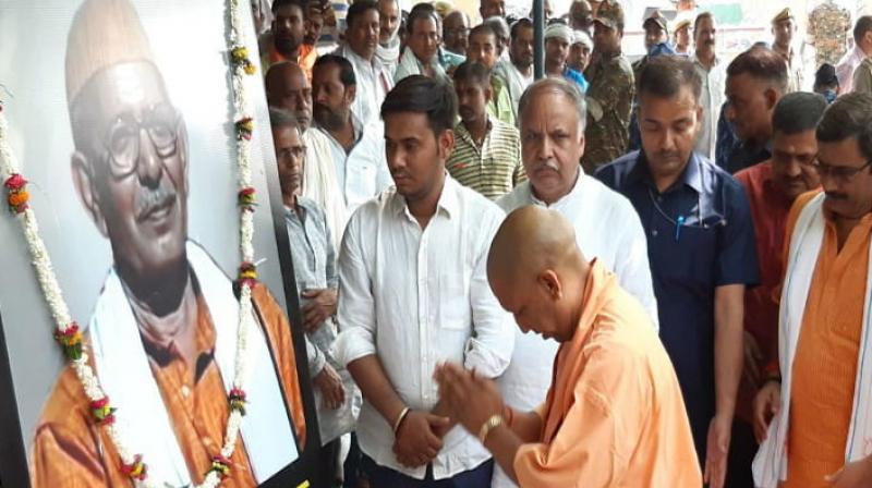 Yogi Adityanath Paid Tribute To Birha Samrat Padmashree Hiralal Yadavs