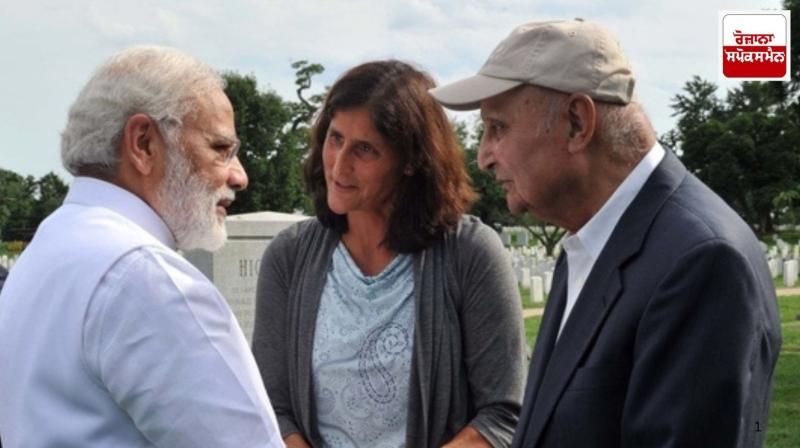 PM Modi shares old photo of himself with Williams PM Modi shares old photo of himself with Williams