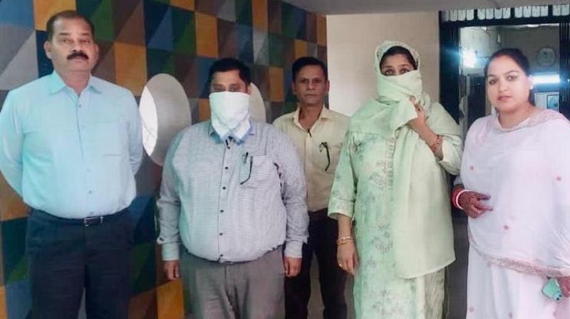 SMO and BAMS doctor caught taking bribe of Rs 15,000 from chemist SMO and BAMS doctor caught taking bribe of Rs 15,000 from chemist