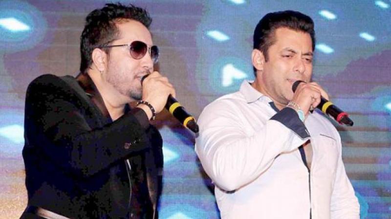 Mika Singh stand by Salman Khan Mika Singh stand by Salman Khan