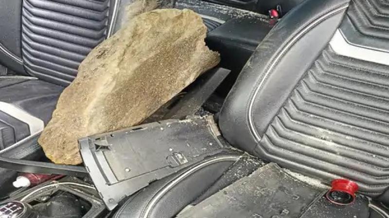 A stone fell on a moving car in Himachal News in punjabi A stone fell on a moving car in Himachal News in punjabi
