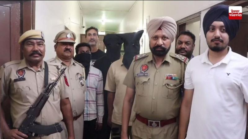 ਜਲੰਧਰ ਸੀ.ਆਈ.ਏ. ਸਟਾਫ਼ ਨੇ 150 ਗ੍ਰਾਮ ਹੈਰੋਇਨ ਅਤੇ 4 ਗੈਰ-ਕਾਨੂੰਨੀ ਹਥਿਆਰਾਂ ਸਮੇਤ ਤਿੰਨ ਮੁਲਜ਼ਮ ਗ੍ਰਿਫ਼ਤਾਰ ਜਲੰਧਰ ਸੀ.ਆਈ.ਏ. ਸਟਾਫ਼ ਨੇ 150 ਗ੍ਰਾਮ ਹੈਰੋਇਨ ਅਤੇ 4 ਗੈਰ-ਕਾਨੂੰਨੀ ਹਥਿਆਰਾਂ ਸਮੇਤ ਤਿੰਨ ਮੁਲਜ਼ਮ ਗ੍ਰਿਫ਼ਤਾਰ