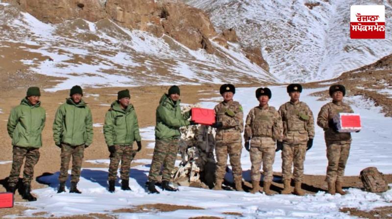 On the occasion of Diwali, India-China army exchanged sweets On the occasion of Diwali, India-China army exchanged sweets