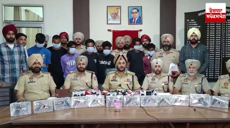 Amritsar police arrested 7 youths with weapons Amritsar police arrested 7 youths with weapons