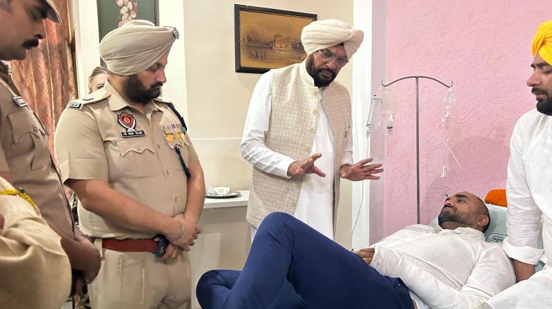 Minister Kuldeep Dhaliwal came to meet the NRI family who were attacked in Himachal Minister Kuldeep Dhaliwal came to meet the NRI family who were attacked in Himachal