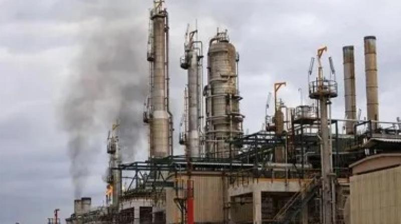 Pakistan's largest oil refinery closed