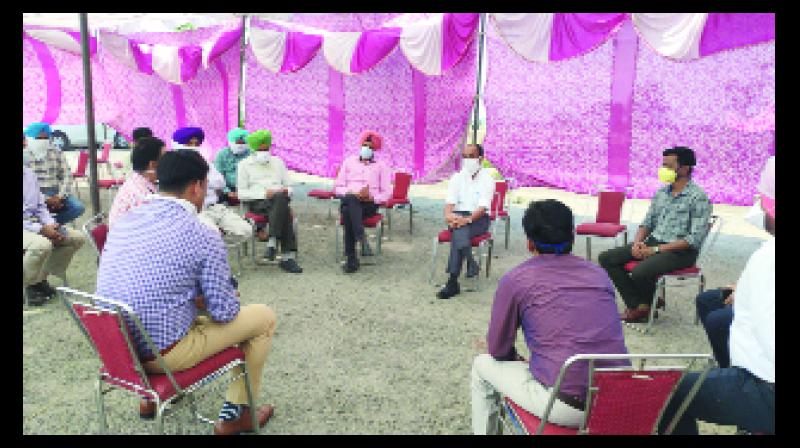 ਬਾਹਰਲੇ ਰਾਜਾਂ ਤੋਂ ਆਉਣ ਵਾਲਿਆਂ ਲਈ ਸ਼ੰਭੂ ਹੱਦ 'ਚ ਆਰਜ਼ੀ ਕੈਂਪ ਤੇ ਬੱਸ ਅੱਡਾ ਸਥਾਪਤ ਬਾਹਰਲੇ ਰਾਜਾਂ ਤੋਂ ਆਉਣ ਵਾਲਿਆਂ ਲਈ ਸ਼ੰਭੂ ਹੱਦ 'ਚ ਆਰਜ਼ੀ ਕੈਂਪ ਤੇ ਬੱਸ ਅੱਡਾ ਸਥਾਪਤ