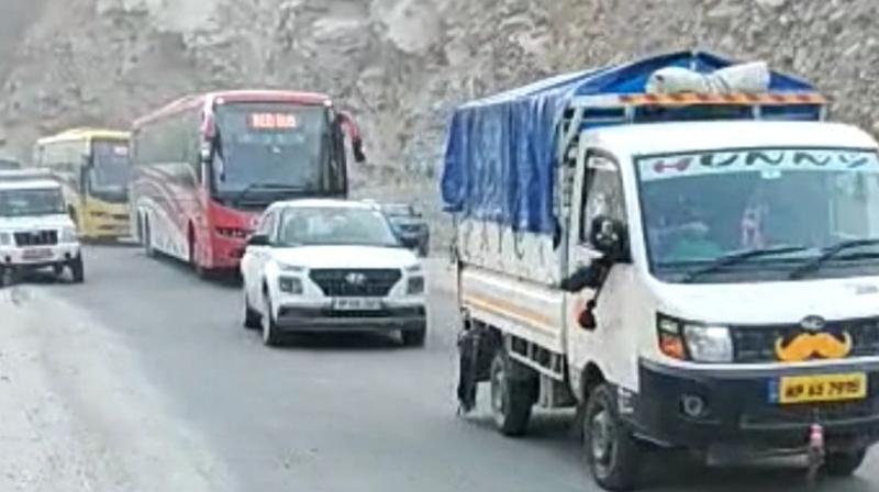 Mandi-Kullu NH closed due to landslide Mandi-Kullu NH closed due to landslide