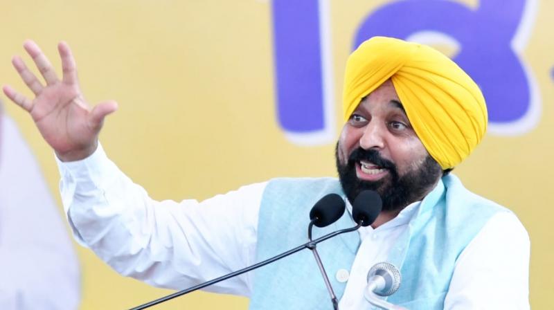 Chief Minister Bhagwant Mann increased the price of sugarcane by 11 rupees. Chief Minister Bhagwant Mann increased the price of sugarcane by 11 rupees.