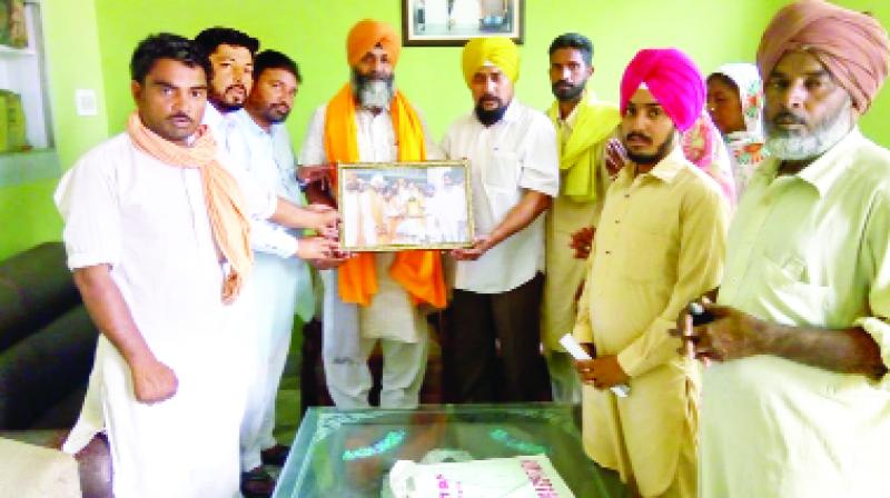 SGPC offering Gifts to the Dalit Sikhs
