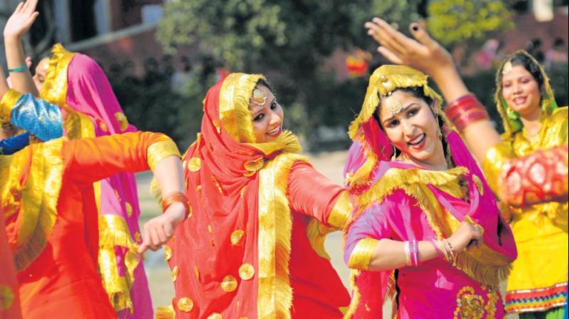 ਆਇਆ ਮਹੀਨਾ ਸਾਉਣ ਦਾ ਆਇਆ ਮਹੀਨਾ ਸਾਉਣ ਦਾ