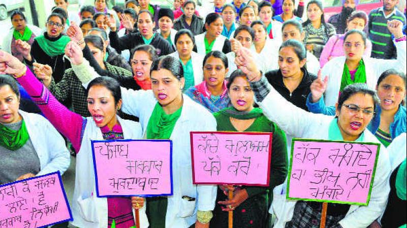 Nurses and employees protest