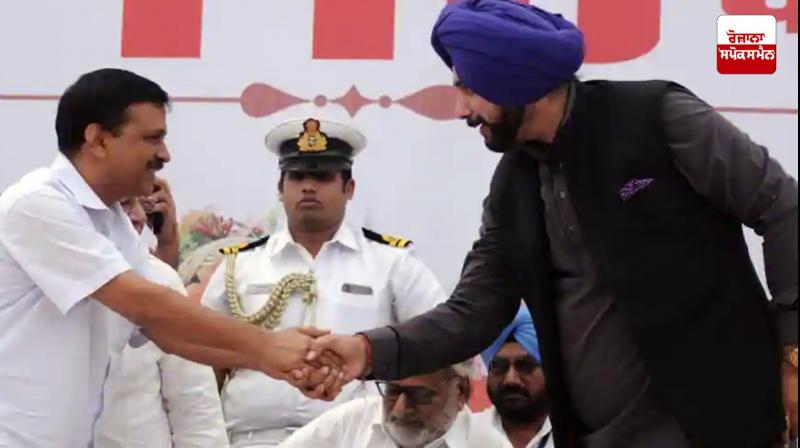 Navjot Sidhu with Kejriwal