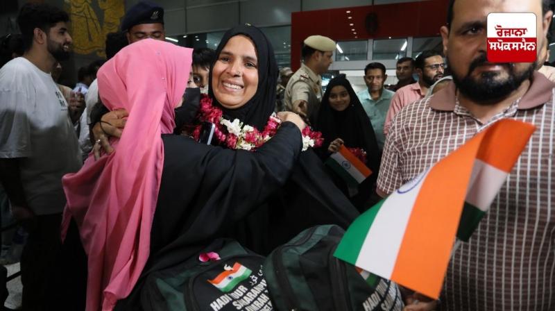 290 Indian students return to Delhi from Iran 290 Indian students return to Delhi from Iran