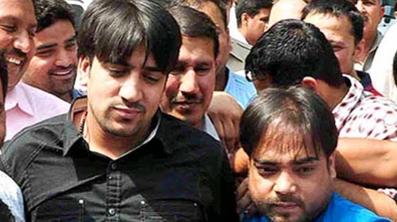 Gangster Neeraj Bawana's father arrested from Delhi with arms