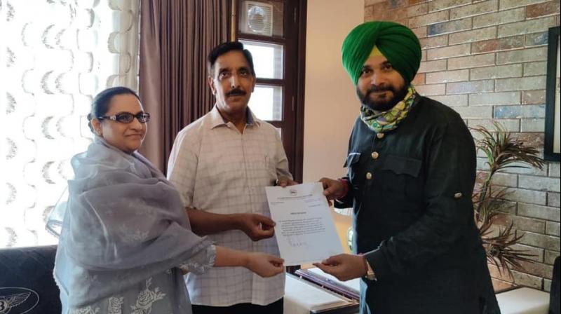 Navjot Sidhu With DGP Mohammad Mustafa Navjot Sidhu With DGP Mohammad Mustafa