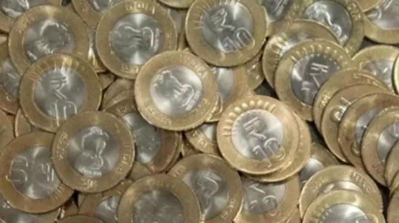 SBI senior assistant manager steals coins 