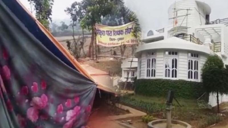 Teacher died in front of minister House Teacher died in front of minister House
