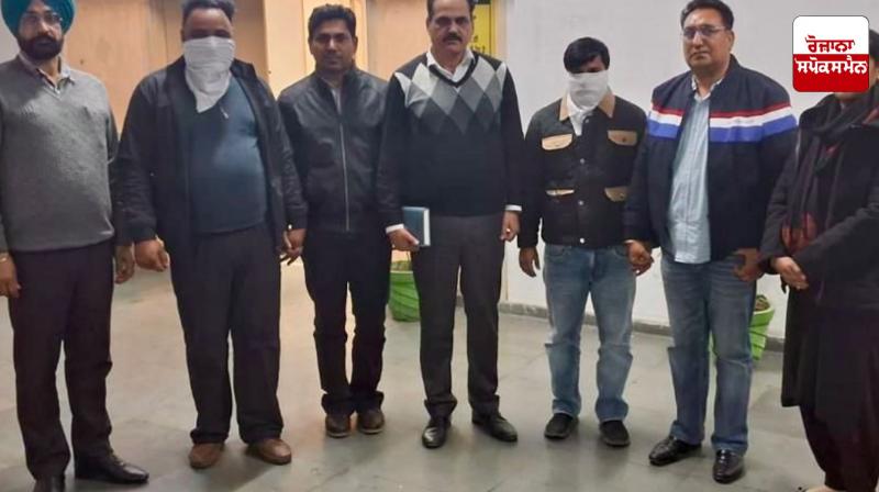 Vigilance takes major action against corruption, building inspector and map writer caught taking bribe Vigilance takes major action against corruption, building inspector and map writer caught taking bribe