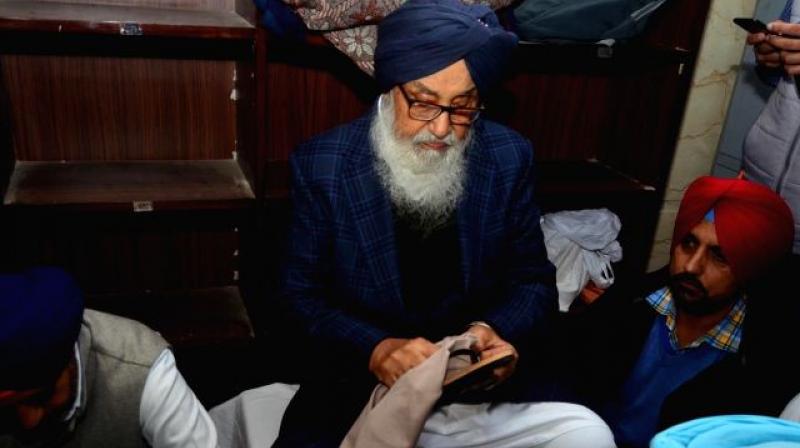 Parkash Singh Badal During Seva Parkash Singh Badal During Seva