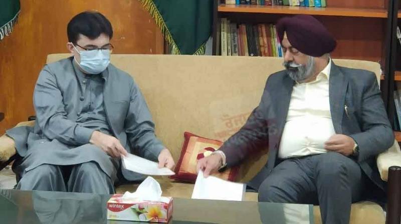 Harmeet Singh Kalka during meeting Harmeet Singh Kalka during meeting