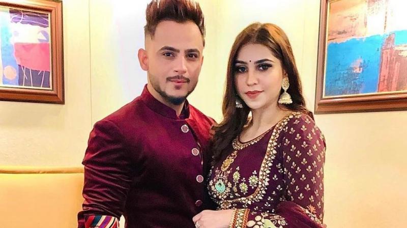 Singer Milind Gaba and Priya Beniwal got married Singer Milind Gaba and Priya Beniwal got married