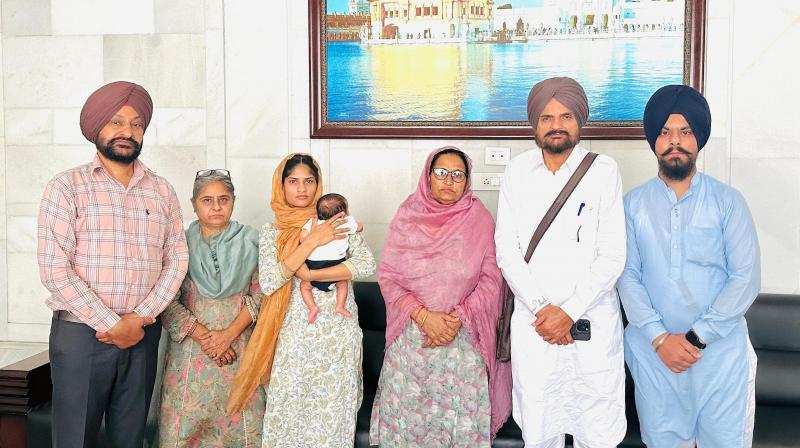 Sidhu Moosewala's family paid obeisance with little Sidhu at Sri Darbar Sahib News Sidhu Moosewala's family paid obeisance with little Sidhu at Sri Darbar Sahib News