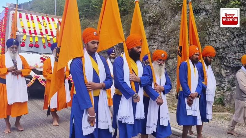 ਇਟਲੀ ਦੇ ਸ਼ਹਿਰ ਕਸਤਲਗੌਮਬੈਰਤੋ ਵਿਖੇ ਵਿਸ਼ਾਲ ਨਗਰ ਕੀਰਤਨ ਆਯੋਜਿਤ ਕਰਦੇ ਹੋਏ ਸਿੱਖ ਸੰਗਤ ਇਟਲੀ ਦੇ ਸ਼ਹਿਰ ਕਸਤਲਗੌਮਬੈਰਤੋ ਵਿਖੇ ਵਿਸ਼ਾਲ ਨਗਰ ਕੀਰਤਨ ਆਯੋਜਿਤ ਕਰਦੇ ਹੋਏ ਸਿੱਖ ਸੰਗਤ