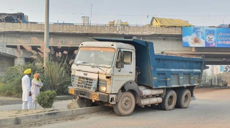 3 Women Farmers Dead After Truck Runs Over Them Near Tikri Border 3 Women Farmers Dead After Truck Runs Over Them Near Tikri Border