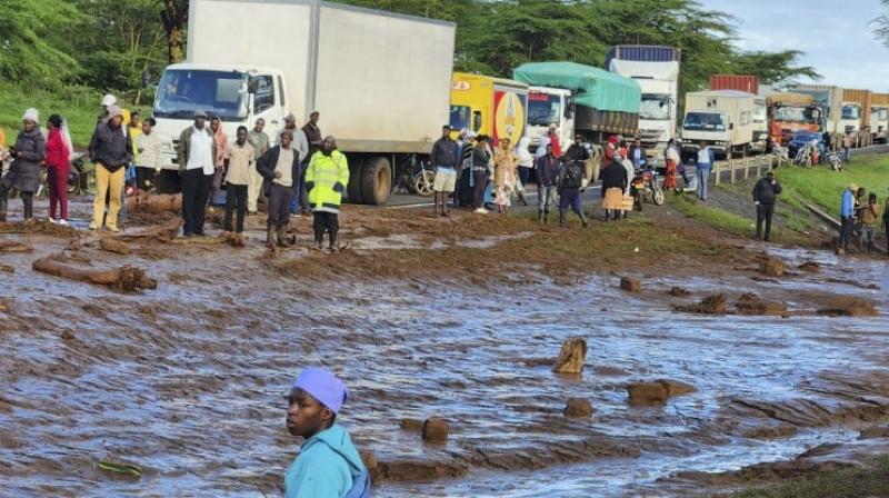 40 people died in Kenya dam bursts 40 people died in Kenya dam bursts