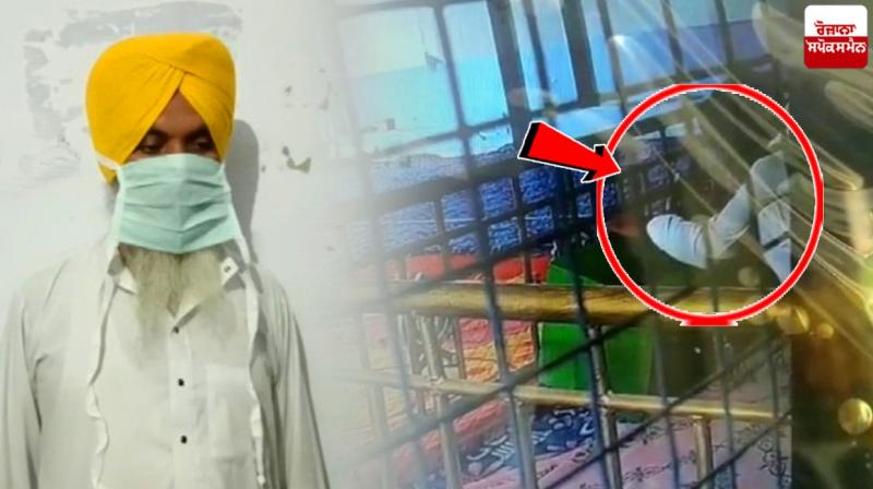 Granthi caught stealing 'golak' money in muktsar sahib Granthi caught stealing 'golak' money in muktsar sahib