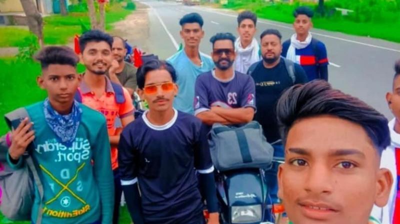 7 youths were burnt together 7 youths were burnt together