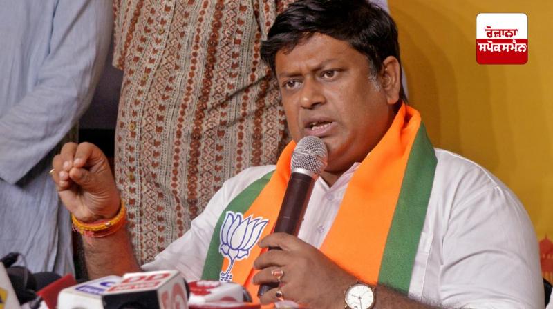 FIR registered against Union Minister for 'throwing slippers' at Sikh man FIR registered against Union Minister for 'throwing slippers' at Sikh man