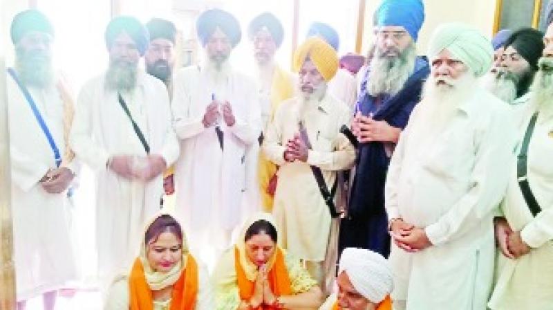 The family of Dera Lovers came to the shelter of Guru Granth Sahib