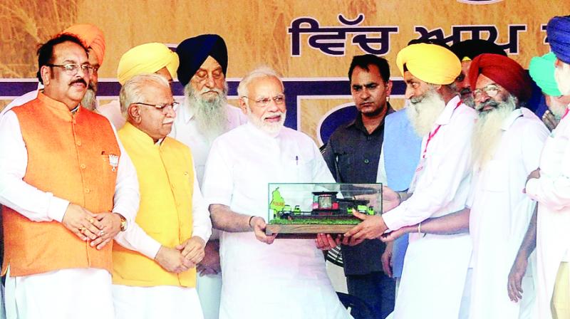Memorial Given to Narendra Modi Memorial Given to Narendra Modi