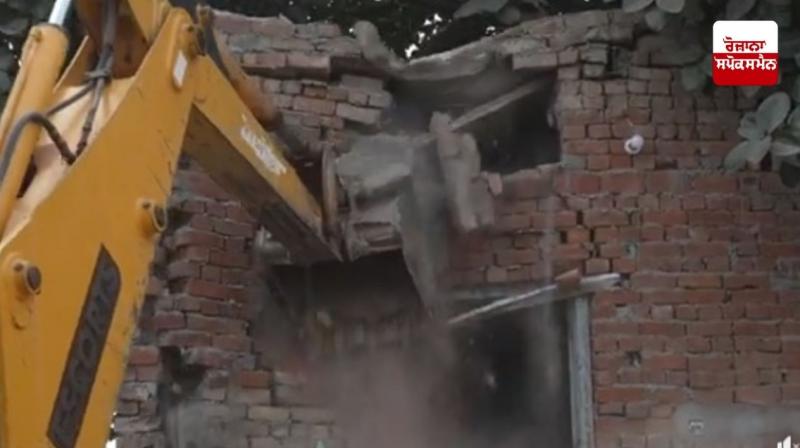 Bulldozer operation against drug smugglers in Sangrur Bulldozer operation against drug smugglers in Sangrur