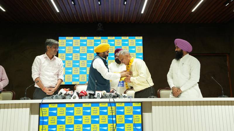 MLA from Banga Dr. Sukhwinder Sukhi joined AAP News in punjabi MLA from Banga Dr. Sukhwinder Sukhi joined AAP News in punjabi