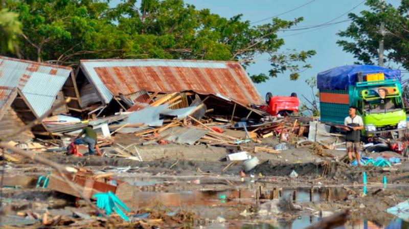 earthquake and a tsunami hit Palu on Sulawesi island earthquake and a tsunami hit Palu on Sulawesi island
