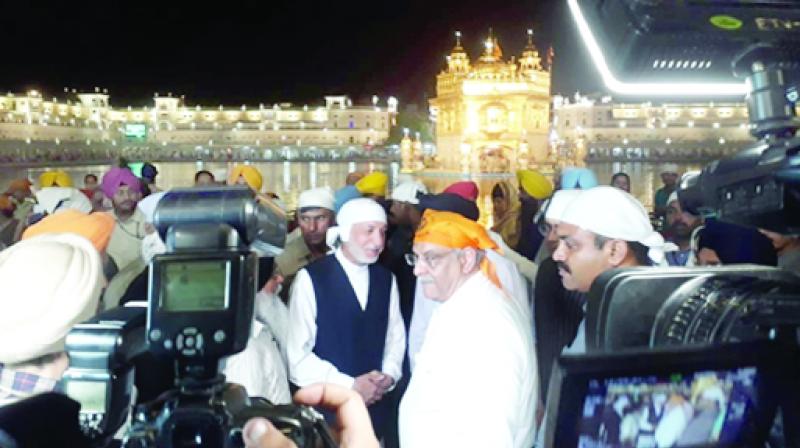 Hameed, the former President of Afghanistan, Paid obeisance to the Darbar Sahib Hameed, the former President of Afghanistan, Paid obeisance to the Darbar Sahib