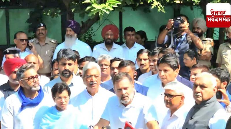 MLA Balwinder Singh Dhaliwal met the family of late Y. Puran Kumar MLA Balwinder Singh Dhaliwal met the family of late Y. Puran Kumar