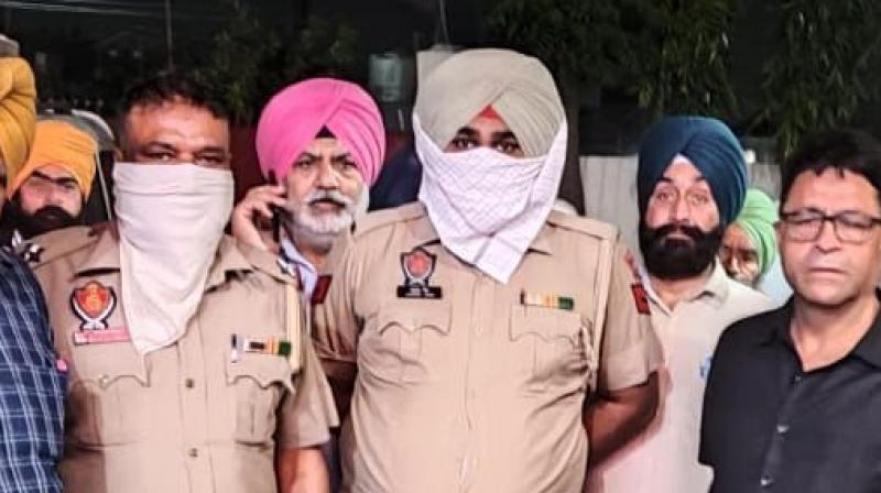 Vigilance Bureau nabs ASI, Head Constable for taking bribe Rs 5,000 Vigilance Bureau nabs ASI, Head Constable for taking bribe Rs 5,000