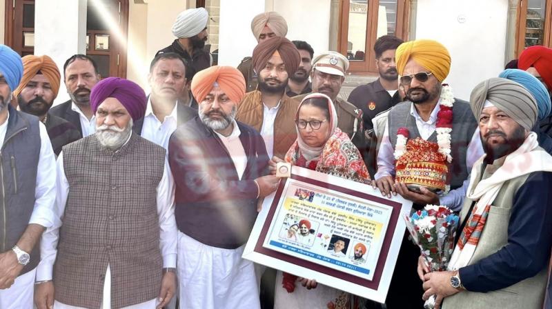 Sidhu Moosewala's parents honored by Malwa Sabhyachar manch