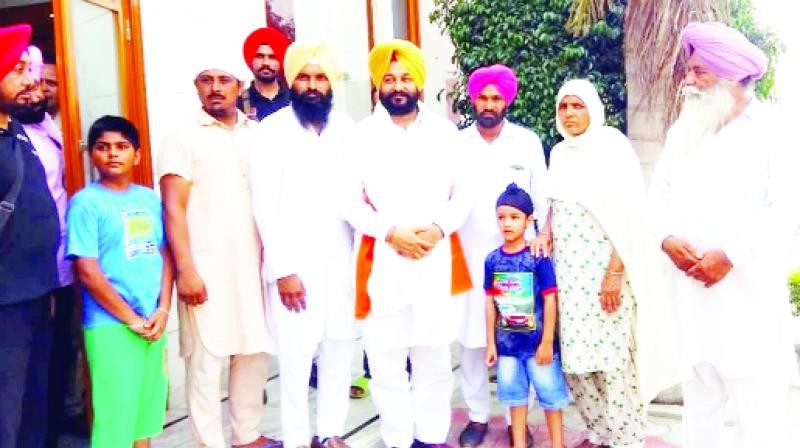 Gurpreet Singh Kangar Talking To Common People. Gurpreet Singh Kangar Talking To Common People.