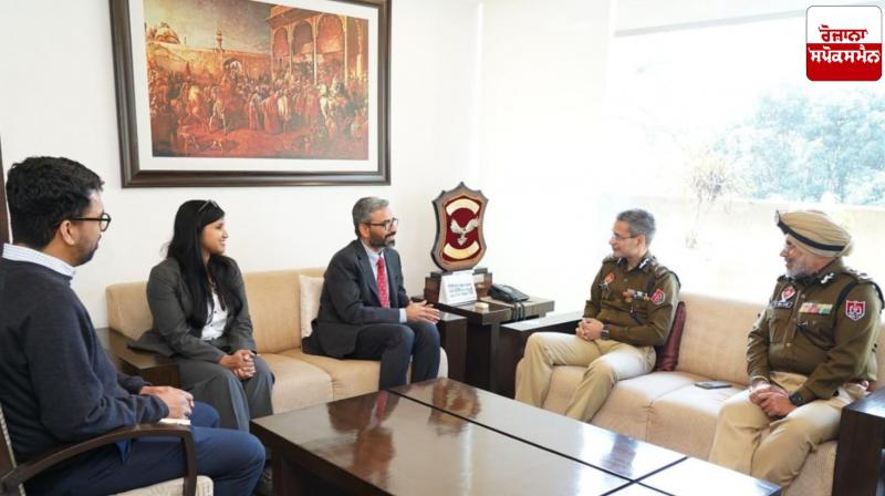 Punjab Police signs MoU with 'Save Life India' to make state's roads safer Punjab Police signs MoU with 'Save Life India' to make state's roads safer