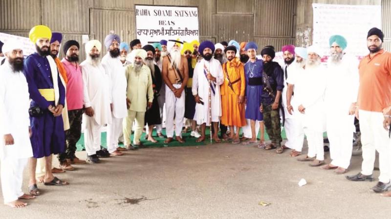 Farmers continue to hold protest against Dera Radha Swami